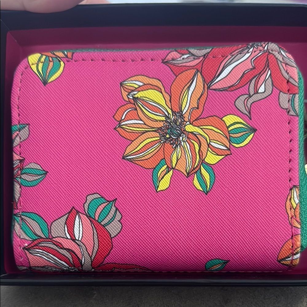 NWT- Trina Turk- Small full zip Floral Pink Wallet